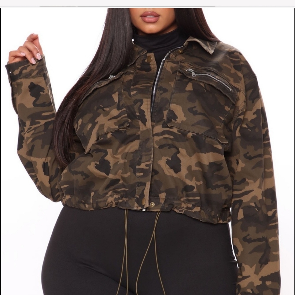 Women's Camo Zip-Front Crop Jacket